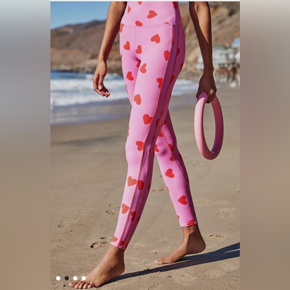 BEACH RIOT Kat leggings Valentine Hearts SIZE: SMALL - Picture 9 of 16